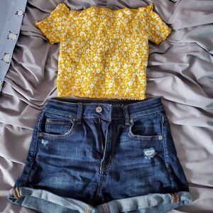 White flower top and AEO jean shorts!